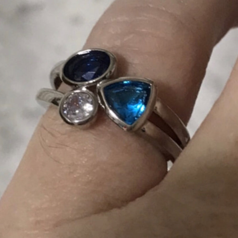 Sterling Crystal Abstract Ring. - Picture 4 of 6